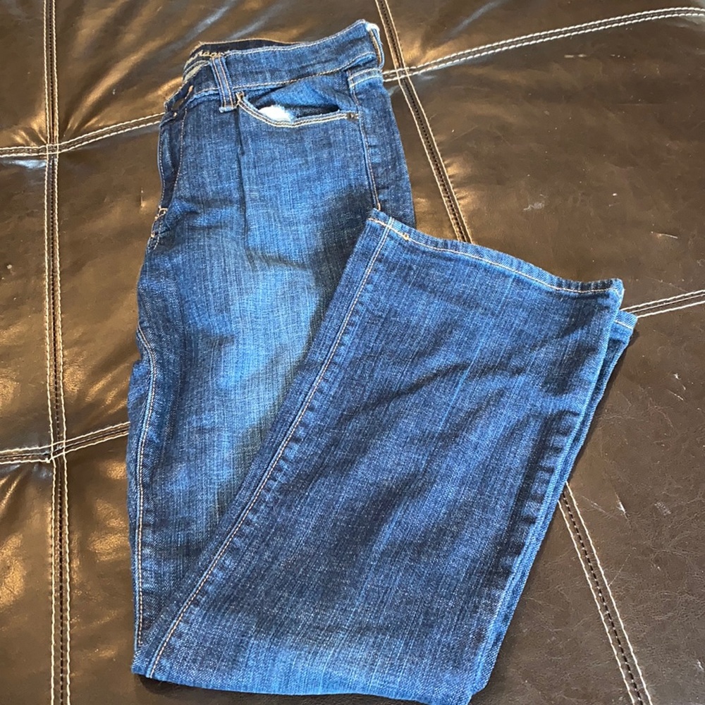 Old Navy Women’s The Sweetheart bootcut jeans size 6 short